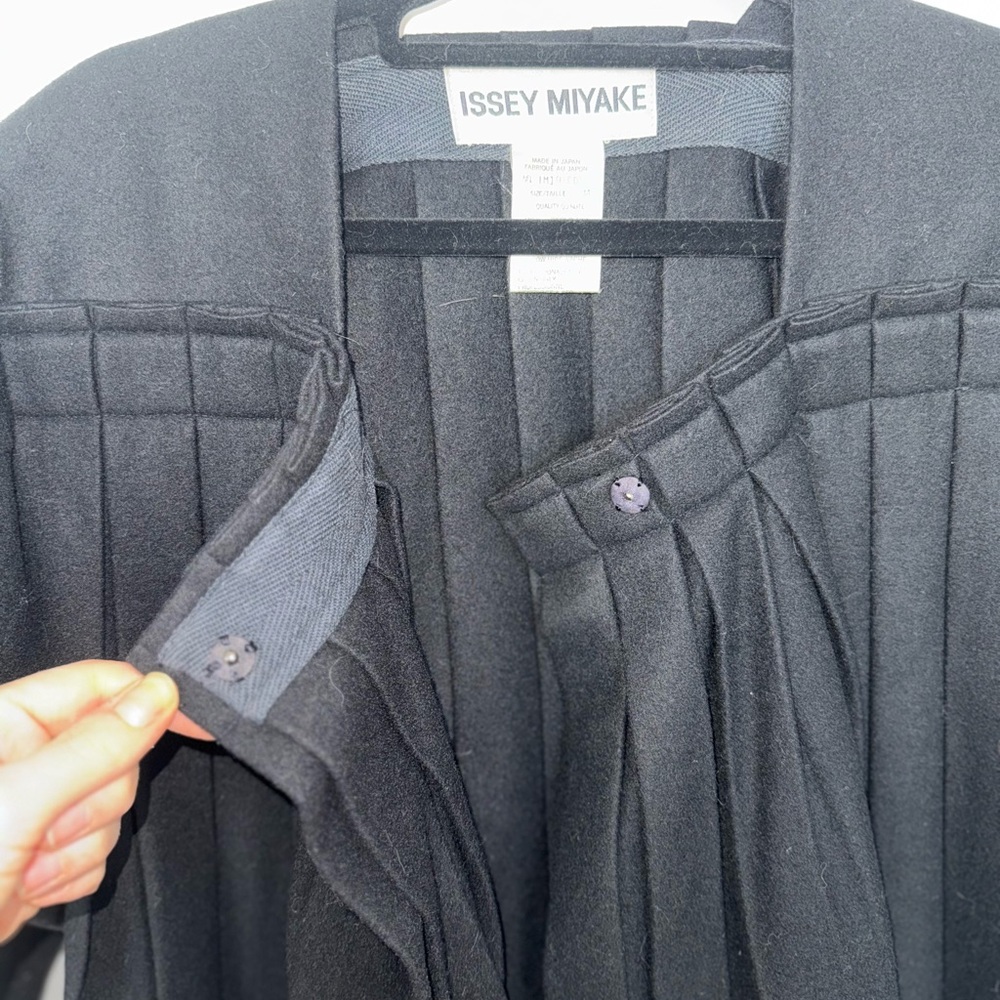 Issey Miyake Black Pleated Jacket - Picture 6 of 8